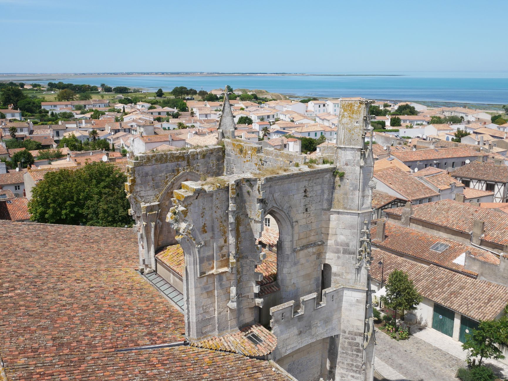 Bâchage de toiture équipe à Saint-Louis